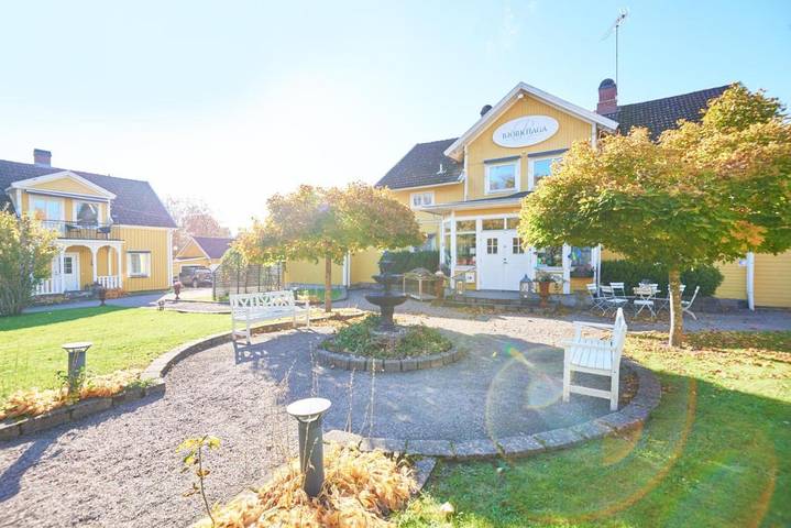 Hotel für 4 Personen, mit Balkon und Whirlpool sowie Terrasse und Garten in Mullsjö