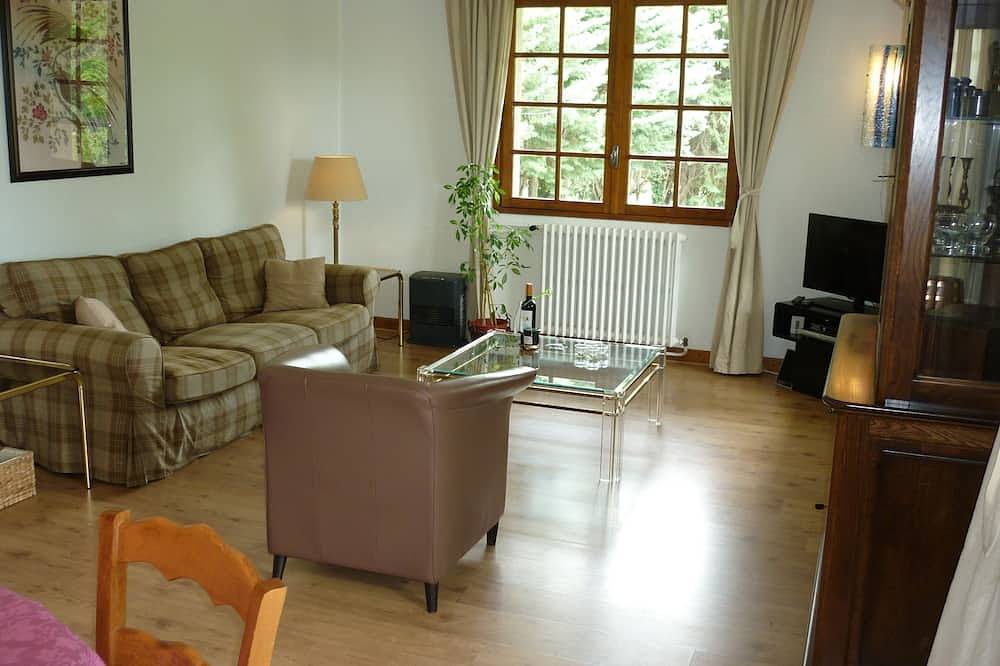 Appartement entier, Appartement spacieux dans une grande maison à Moulis in Moulis (Ariège), Parc naturel régional des Pyrénées ariégeoises