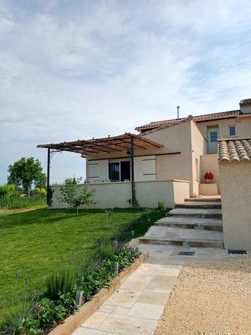 Gîte pour 18 personnes, avec piscine ainsi que terrasse et jardin, animaux acceptés dans le Gard