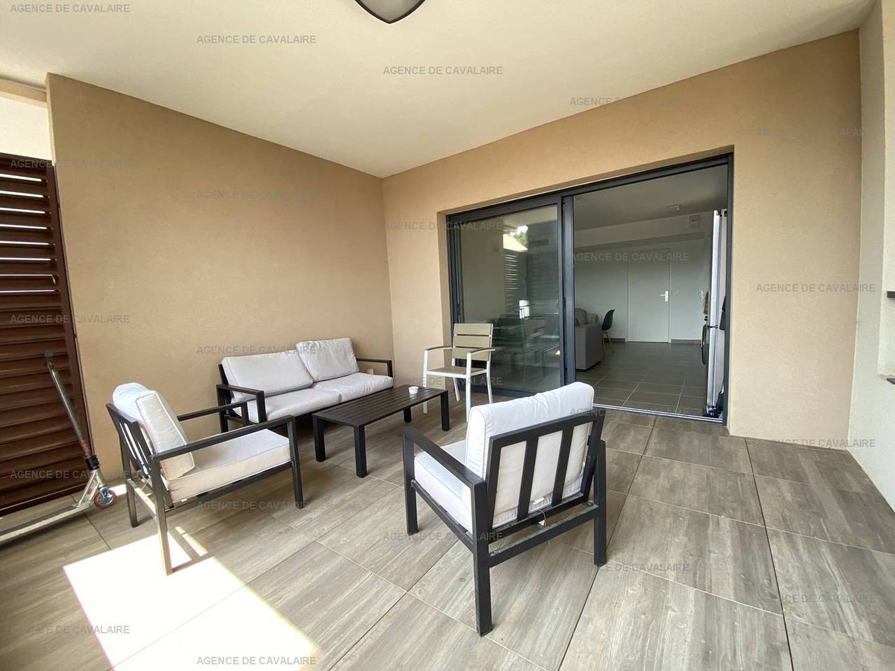 Ganze Wohnung, Schöne 3-Zimmer-Wohnung, klimatisiert, 2 Minuten vom Strand entfernt, mit großer Terrasse. in Cavalaire-sur-Mer, Parc national Port-Cros