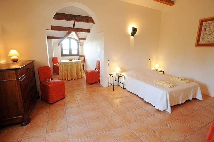 Le Hameau Montplaisir, its 4 houses, 36 beds and 2 large swimming pools! in Béziers, Côte méditerranéenne (France)