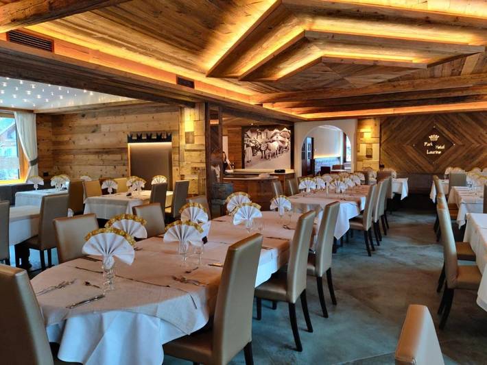 Hotel für 4 Personen, mit Balkon und Terrasse sowie Whirlpool und Garten in Pozza di Fassa