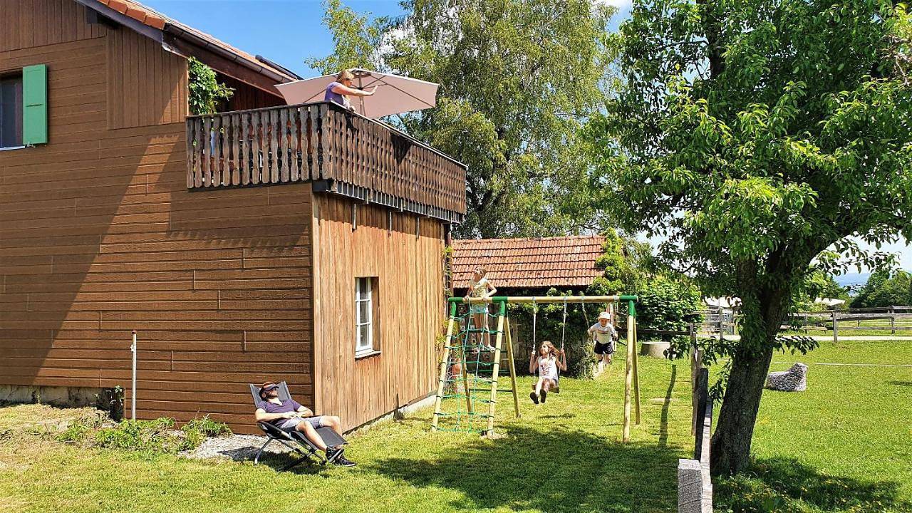 Guesthouse La Moliere, 3 bedrooms, private house, horse farm, full nature in Murist, Lake Neuchâtel