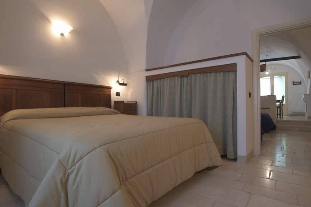 Old stables in historic farmhouse in panoramic position between sea and hills in Fasano, Salento