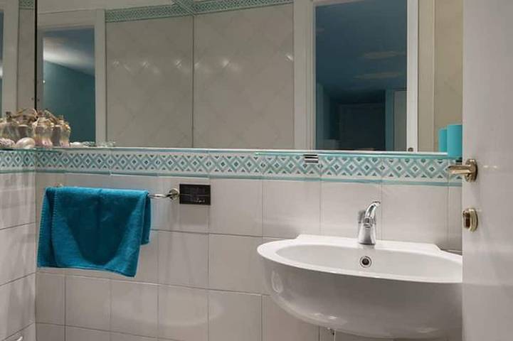 Entire apartment, Lerici, pedestrian zone, 80mt sea, 500mt beach, roof terrace, wifi, SatTV in Lerici, Lerici Municipality