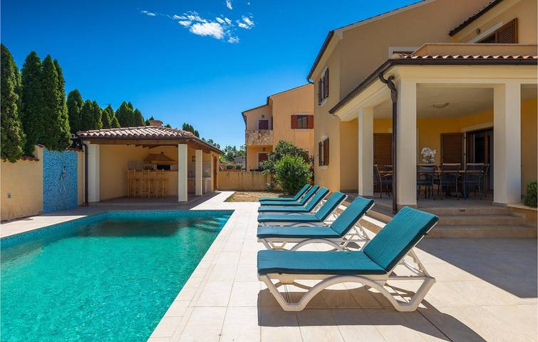 Geräumige 150 m² große Ferienwohnung mit Pool, WLAN und 2,5 km Entfernung zum Strand von Duga Uvala in Marčana, Südküste Istrien
