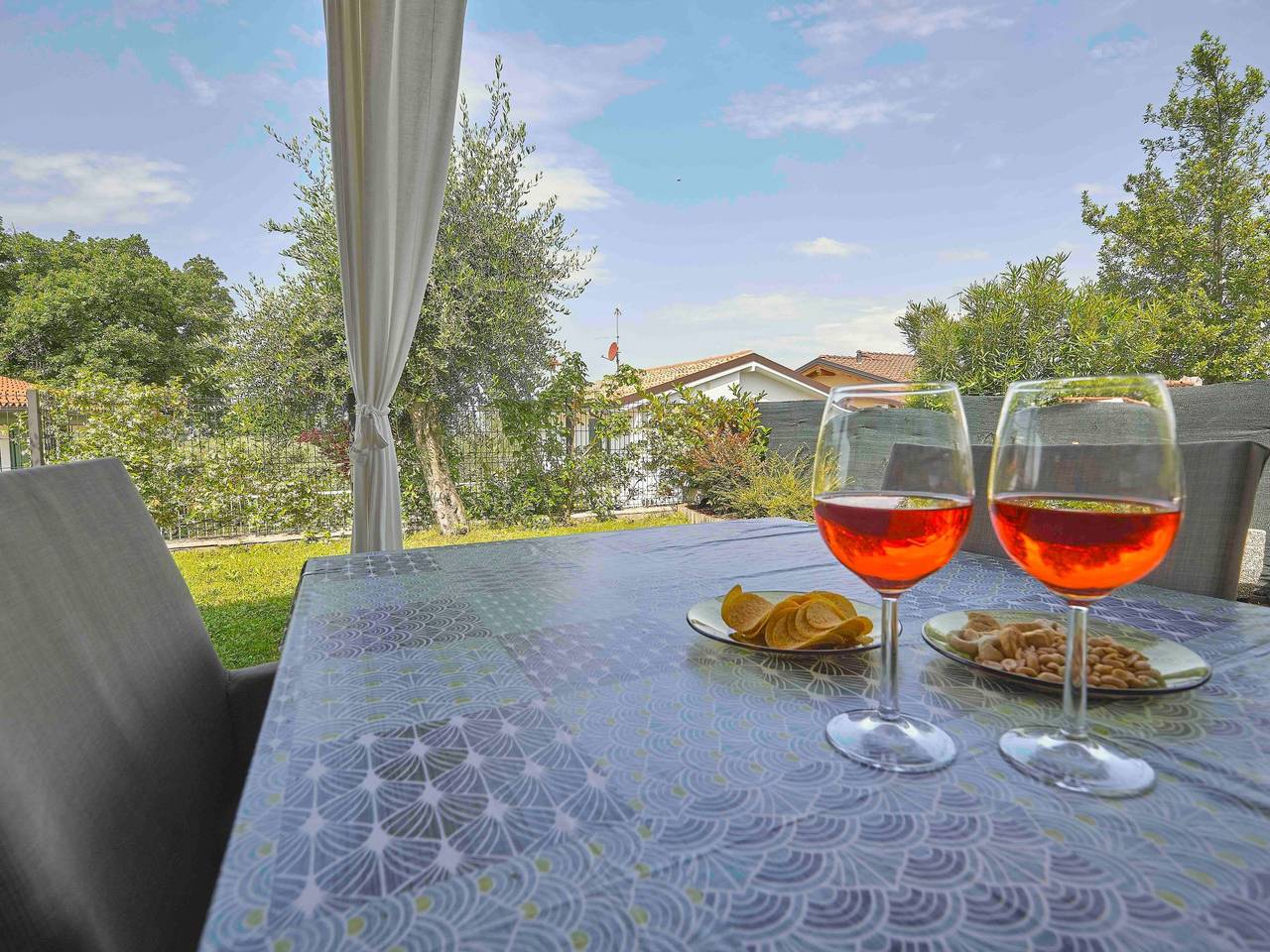 Schönes Ferienhaus Villetta Batik in Calmasino, Bardolino