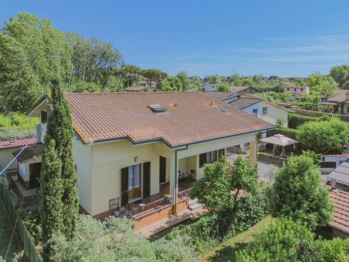 Appartamento per 4 persone, con Terrazza e Giardino a Massa