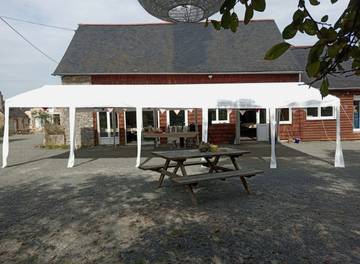 Gîte pour 89 personnes, avec jardin, animaux acceptés dans Mayenne