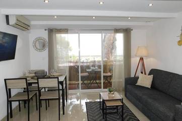 Gîte pour 4 personnes, avec terrasse et piscine dans Marineland (Juan-les-Pins)