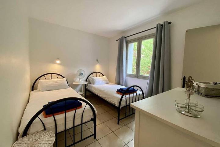 Location de vacances pour 6 personnes, avec jardin et piscine à Pauligne - 4