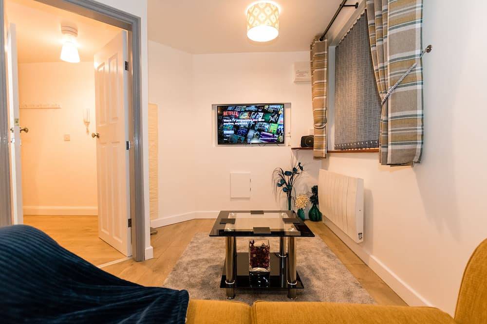 Entire apartment, 1 Bedroom Newton Apartment. Free Parking. Garden. Wigan in Wigan, Greater Manchester