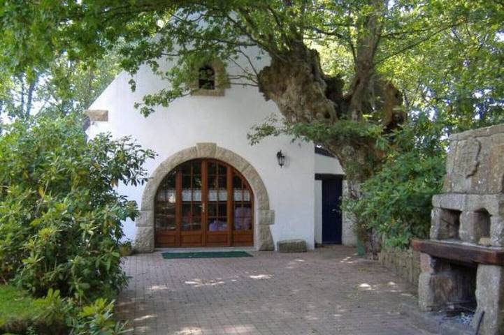 Maison de vacances pour 4 personnes, avec Jacuzzi ainsi que Terrasse et Jardin à Locoal-Mendon