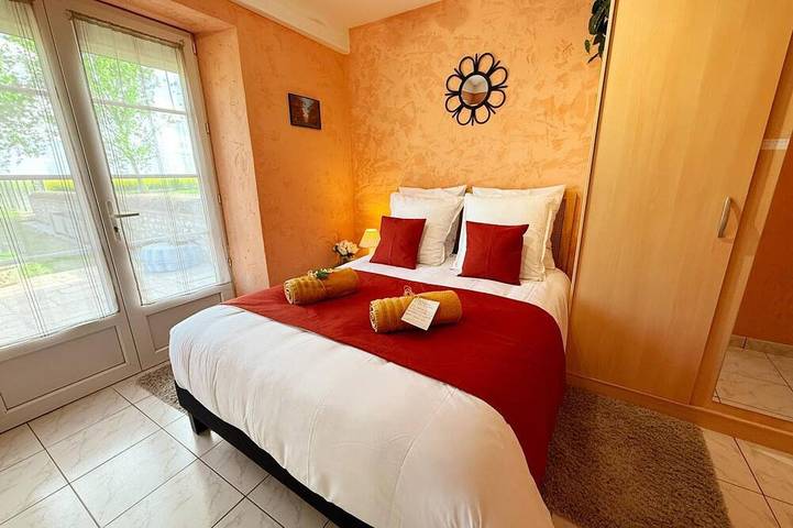 Gîte pour 9 personnes, avec jardin dans La Chapelle-Saint-Martin-en-Plaine - 3