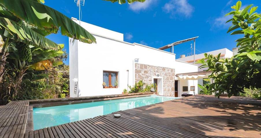 Casa rural para 7 personas, con vistas además de piscina y jardín en Santa María de Guía de Gran Canaria
