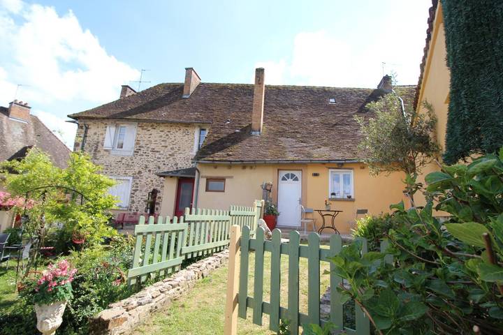 Gîte pour 4 personnes, avec Terrasse et Jardin à Saint-Germain-les-Belles