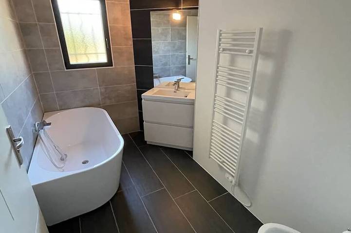 Location de vacances pour 8 personnes, avec piscine ainsi que jardin et terrasse à Le Val - 4