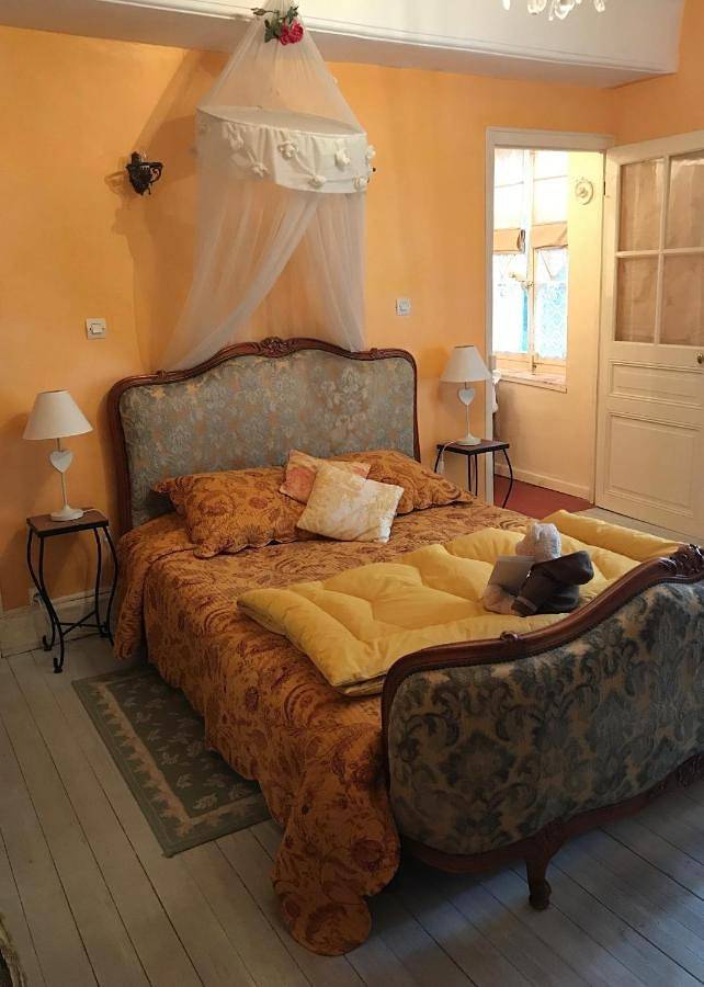 Maison Marthe B & B in Saint-Sauveur-en-Puisaye, Région d'Auxerre