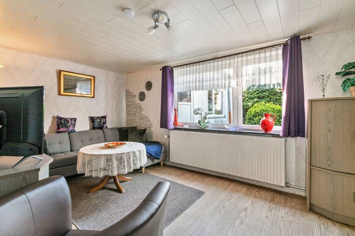 Ganze Wohnung, Ferienwohnung 'Lüddes Fischerhuus' mit privater Terrasse, privatem Garten und Wi-Fi in Husum Hafen, Husum