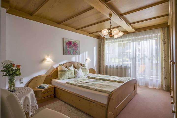 Ganze Ferienwohnung, Ap."Rose"/1 Schlafraum/Du, Wc,Tel,Tv in Kössen, Kaisergebirge