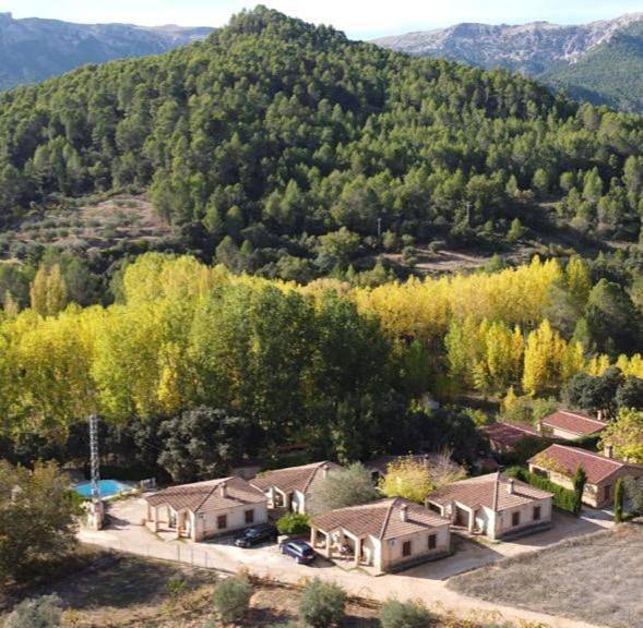 Albergue para 6 personas, con Balcón y Terraza además de Jardín y Piscina para niños en Los Calares del Mundo y de la Sima