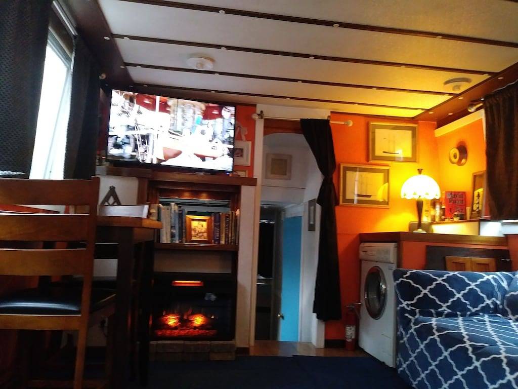 Ein warmes und gemütliches 50 'Hausboot in Gated, malerischen und ruhigen Marina in der Nähe der Stadt in Henrico County