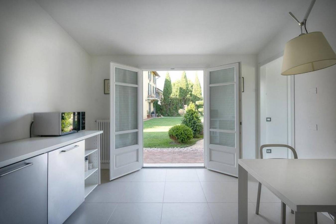 Apartamento entero, Apartamento 'Casa Ara' con piscina compartida, terraza privada y Wi-Fi in Pietrasanta, Costa de la Maremma