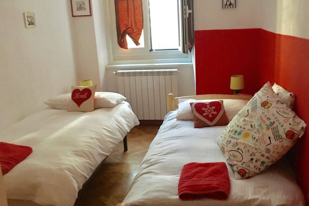 Entire apartment, In the woods a few steps from the center in Trieste, Carso