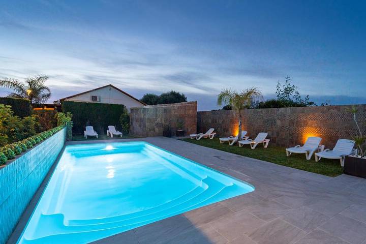 Apartamento para 2 personas, con terraza además de jardín y piscina en Cabo Trafalgar