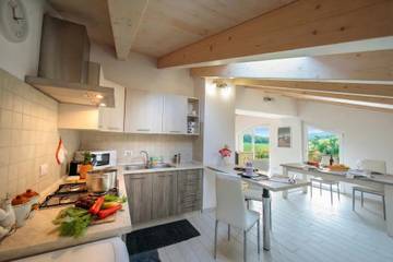 Vacation Rental for 4 Guests in Comune di Angera, Lago Maggiore (Lombardy), Picture 2