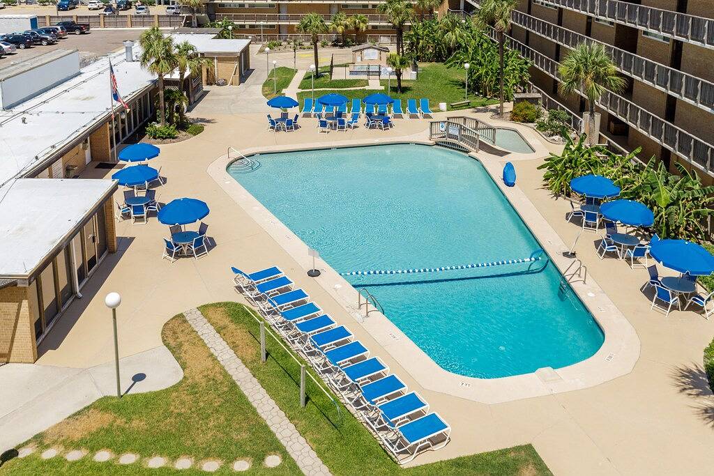 Ganze Wohnung, Prime Beachfront Location with Stunning Views, Pool, Hot Tub & Pickleball in North Padre Island, Corpus Christi
