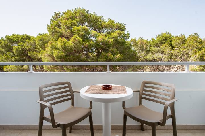 Apartamento entero, Apartamento 'Pujols 16' con balcón y aire acondicionado in Es Pujols, Formentera
