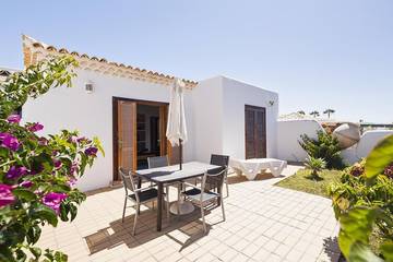 Chalet para 4 personas, con jardín y piscina además de vistas al mar y terraza en San Miguel de Abona