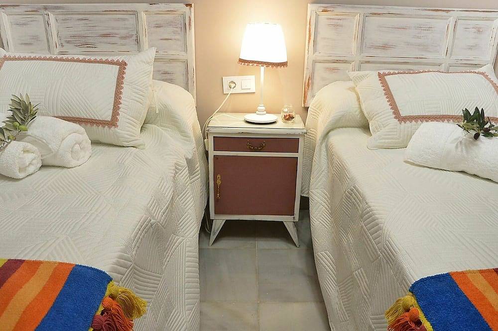 Wonderful private villa for 8 guests with A/C, private pool, Wifi, Tv and patio in Baena, Córdoba Province
