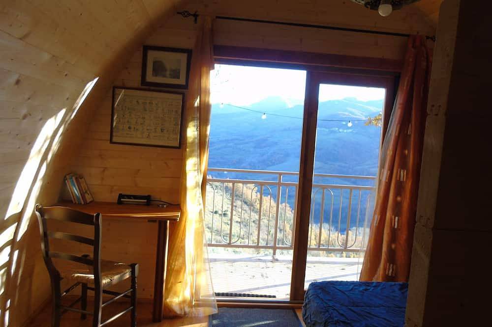 The Big Pine Cone in the 3 Trees, Agnone, Molise. 4* comfort in the tree house in Agnone Isernia, Alto Molise