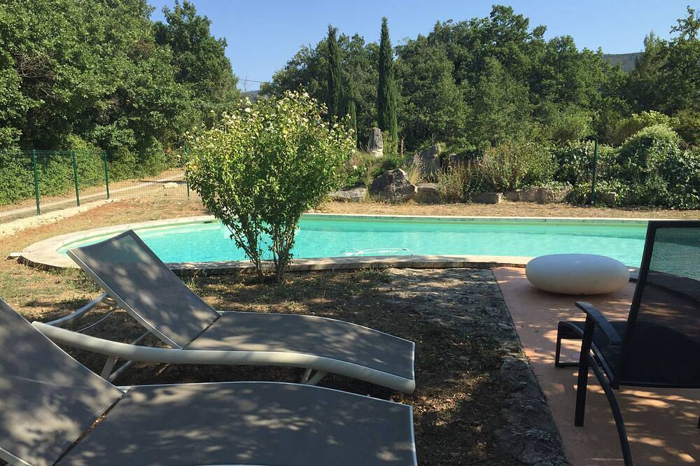 Provenzalisches Haus mit Pool im Herzen des Luberon in Lacoste, Regionaler Naturpark Luberon