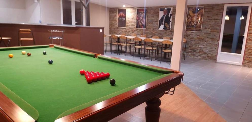 Location de vacances pour 11 personnes, avec piscine ainsi que terrasse et jardin, animaux acceptés à Coulonges-Cohan - 4