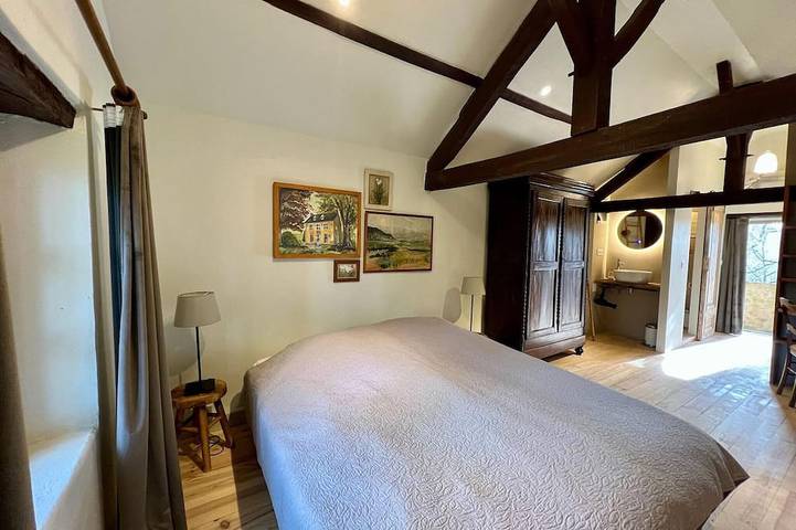 Gîte pour 2 personnes, avec terrasse ainsi que piscine et jardin dans Les Eyzies - 2