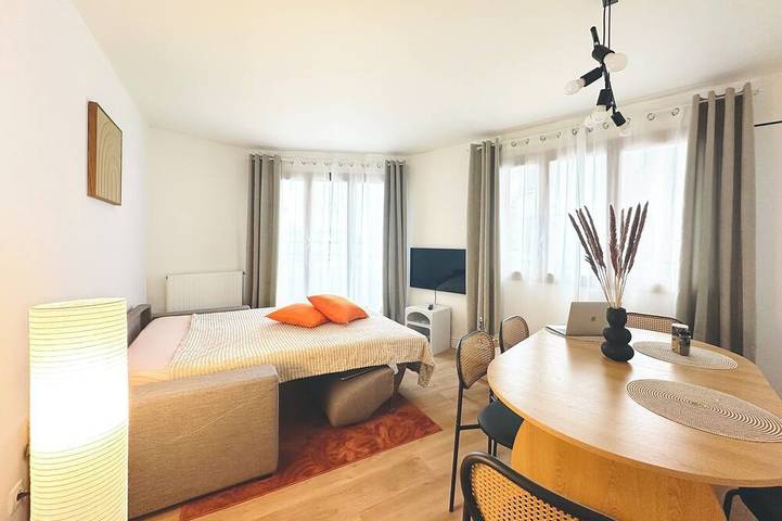 Appartement entier, Direct metro to central Paris 3-rooms apartment with Panoramic View–Free Park in Saint-Denis, Seine-Saint-Denis