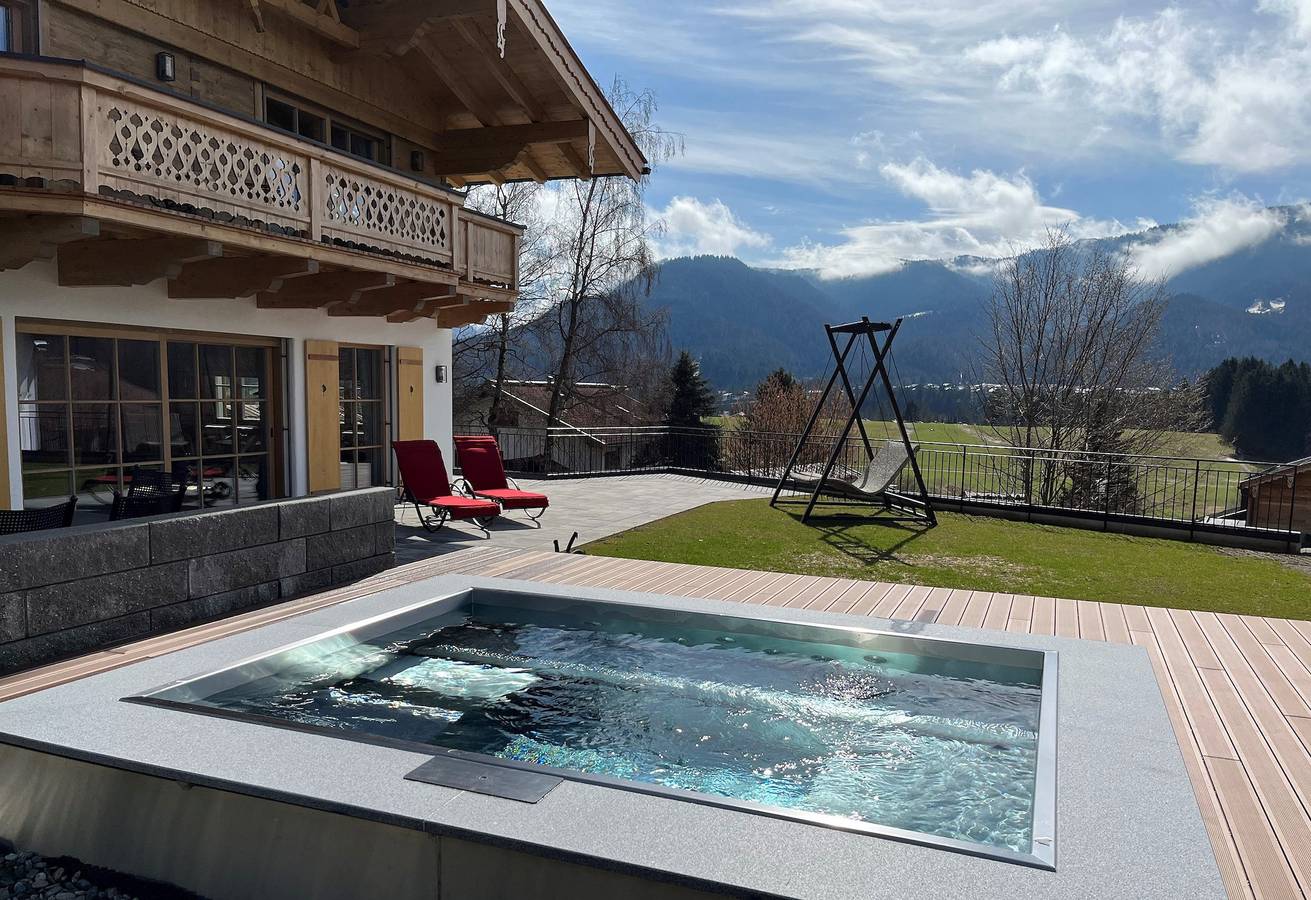 Chalet am Wetterkreuz - Luxus Chalet bis 6 Personen, Küche, Esszimmer, Wohnzimmer, 3 Schlafzimmer, 3 Bäder, Tiefgarage, Pool in Reit im Winkl, Bayerische Alpen