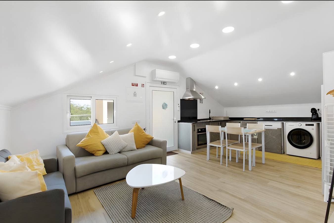 Holiday Home 'Palheiro Dis 3’as' with Sea View, Wi-Fi and Air Conditioning in Achadas da Cruz, Madeira
