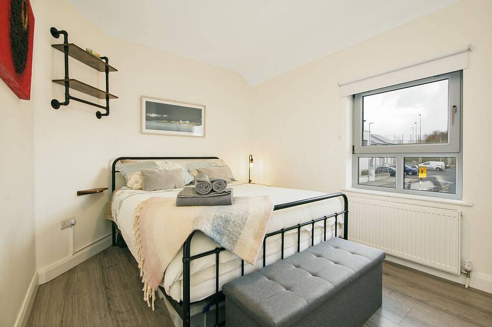 St. Edwards Hill-Downtown Style + Classic Elegance in Sligo, County Sligo