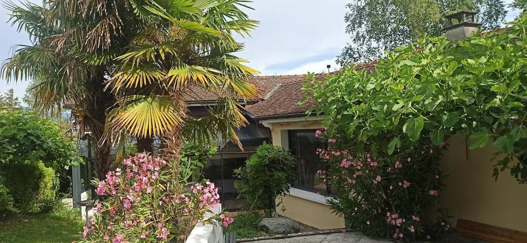 Location de vacances pour 5 personnes, avec Terrasse ainsi que Jardin et Vue à Yvoire