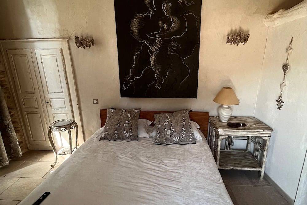 Authentic House, near Uzès, amazing view in Le Pin, Nimes und Umgebung