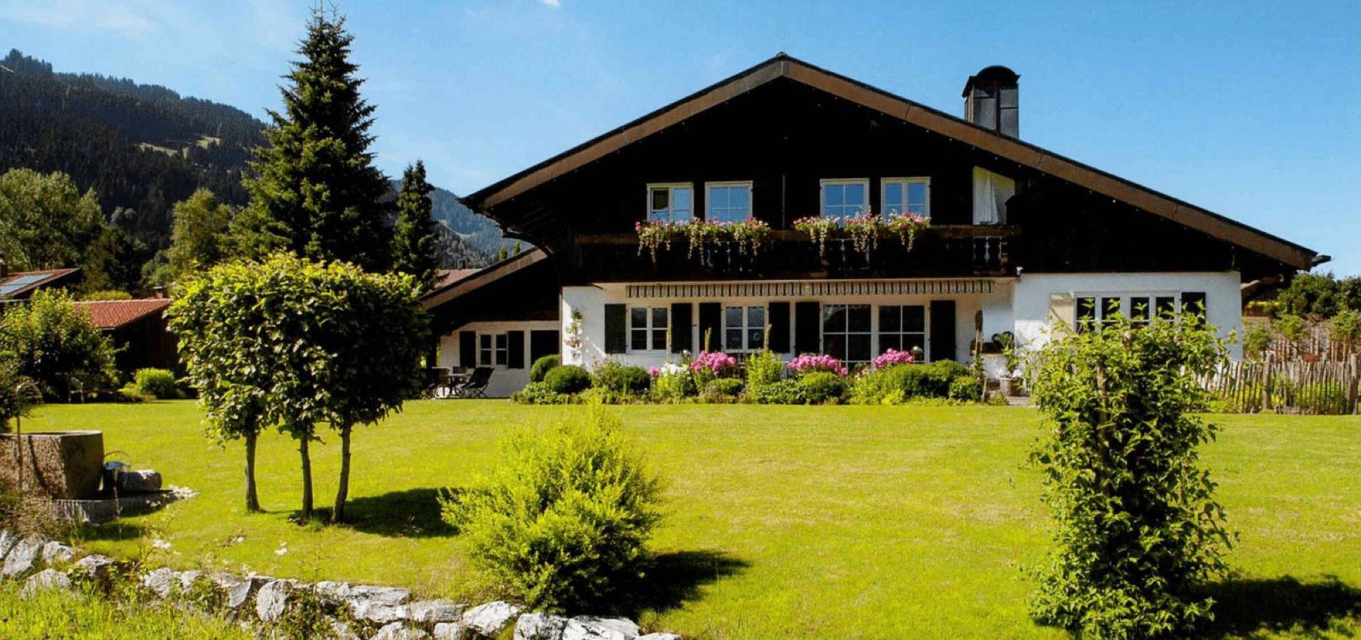 Entire studio, Studio Apartment 'Appartement Braun 3' with Mountain View, Balcony and Wi-Fi in Bolsterlang, Bavarian Swabia