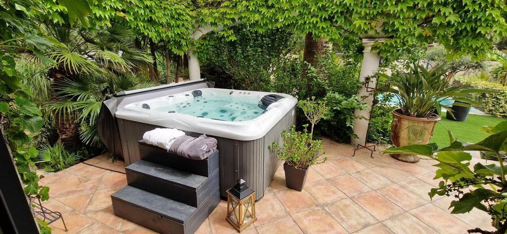 Location de vacances pour 8 personnes, avec jacuzzi ainsi que piscine et jardin à Trans-en-Provence - 3
