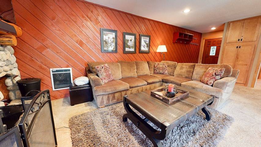 Vacation rental for 4 people, with balcony and hot tub, with pets in Mammoth Mountain