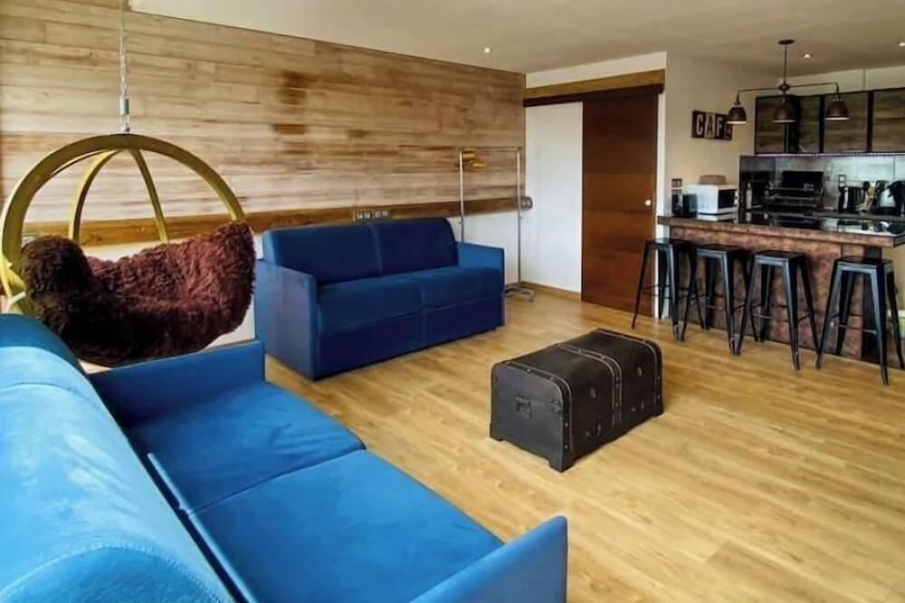 Entire apartment, La Venise Annecienne🇨🇭 Bright studio, with free private parking, near train station in Annecy, Annecy region