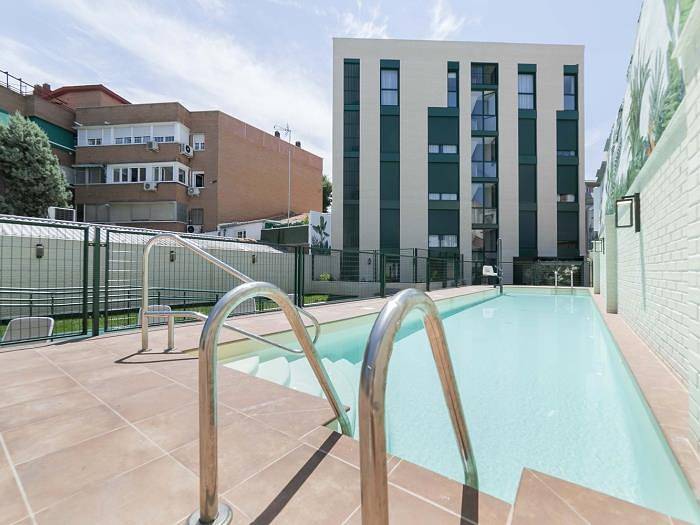 Apartamento de vacaciones para 4 personas, con jardín y piscina en Madrid
