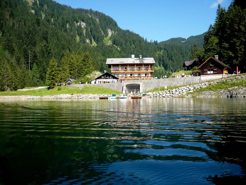 Gasthof Gosausee - Mehrbettzimmer "Gosaukamm" in Dachsteingebirge, Dachstein West
